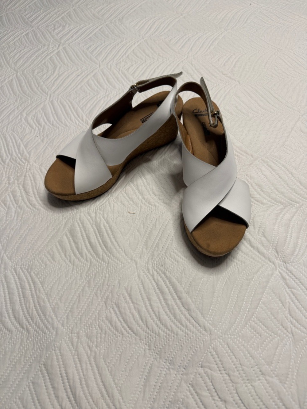 Clarke Collection Women’s White Leather Wedge Sandals. Size 10